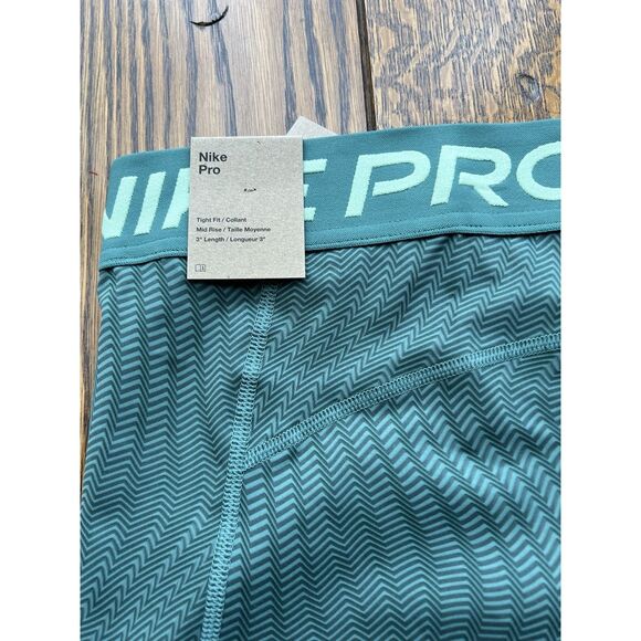 $35 NEW Nike Pro Women's 3" Printed Mid-Rise Training Shorts Green FN3344-361 XL - Picture 7 of 7